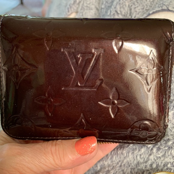 Louis Vuitton Glossy Dark burgundy, Monogram Wallet - Picture 1 of 4